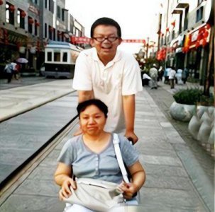 ​邵峰：春晚背后的喜剧王与不离不弃的爱的守护者