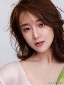​李依晓：从“古装美人”到“坏女人”，逆境中的崛起与爱情事业双丰收