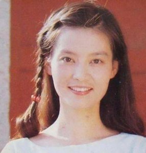 ​老戏骨潘虹：分手36年未婚，68岁无儿无女，与母亲相依为命