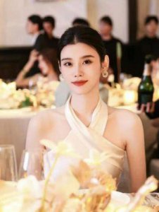 ​奚梦瑶与何猷君：豪门婚姻背后的真实故事与家庭背景分析