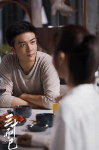 ​李泽锋婚姻现状揭秘：他是否已婚？