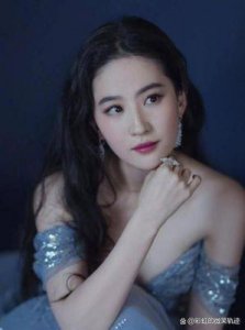 ​揭秘刘亦菲生父之谜：这位神秘富豪的身价高达千亿，竟然骗过了我们35年！