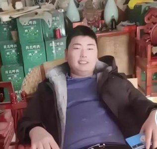 ​朱小伟现身男科医院，表情沉重引发关注