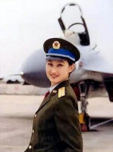 ​他暗恋萨日娜20年，先后迎娶两任娇妻，晚年得子后又离婚，如今他的生活如何？