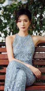 ​万茜已婚？揭秘其真实丈夫背景及职业