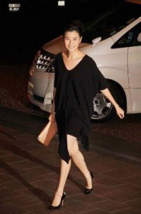 ​美婀娜！39岁蒙嘉慧身材诱人