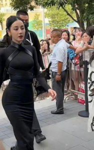 ​假屁股假细腰假肤色，明星们为了“美”，真是拼了！