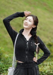 ​揭秘苗苗的背景及原名，她是谁？