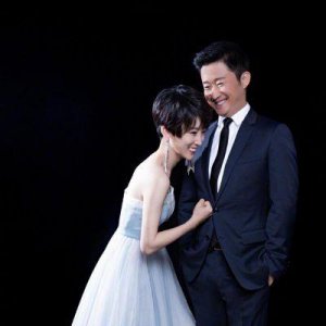 ​吴京与谢楠的感情揭秘：他们是如何相识的？