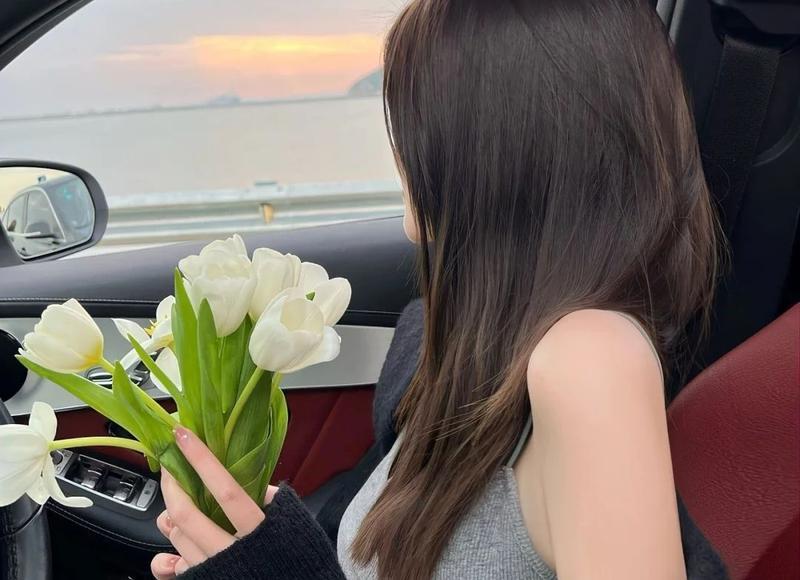 女朋友出去旅游不发照片给我