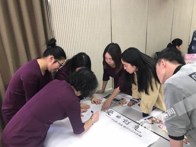 ​这所小学的老师用十元爱心经费 收获无价师生情
