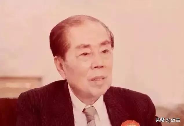 李嘉诚简介经历（简述李嘉诚的人生历程）