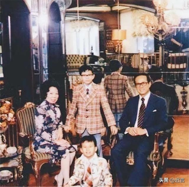 李嘉诚简介经历（简述李嘉诚的人生历程）