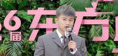 ​张杰发型图片（张杰全新造型亮相上海）