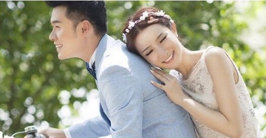 陈赫张子萱怎么好上的（陈赫抛弃13年女友出轨张子萱）