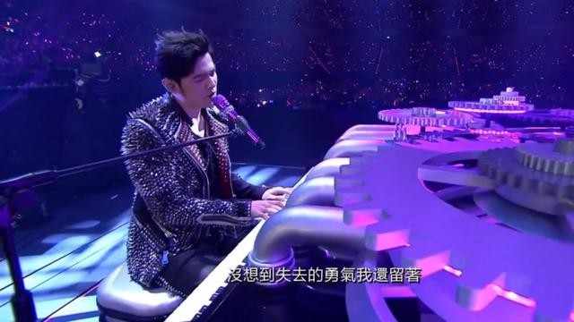 周杰伦昆凌甜蜜外出用餐被偶遇 周杰伦新年秀幸福(11)