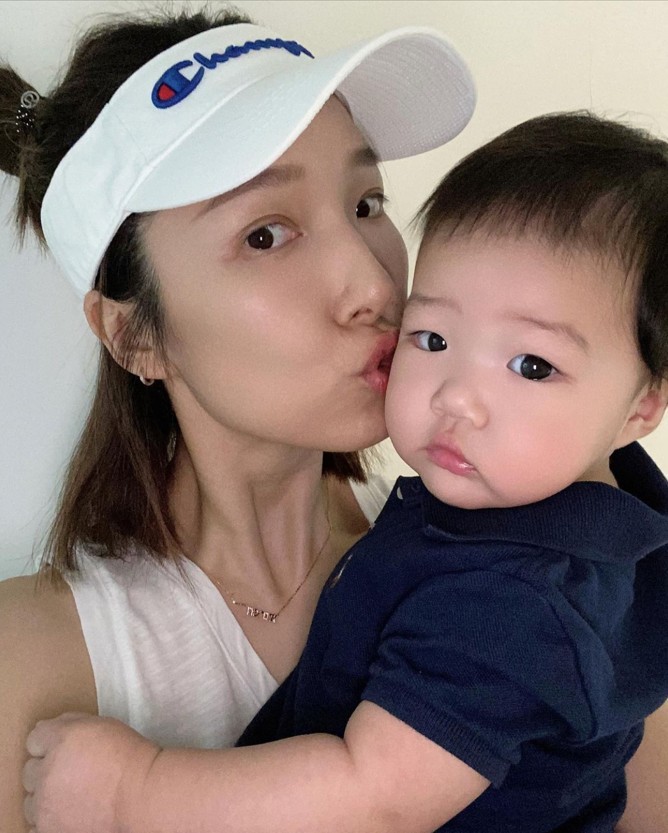 王祖蓝老婆的资料（王祖蓝老婆李亚男做瑜伽）