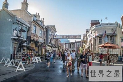 ​世界上公认最大的电影院，闻名世界的好莱坞。