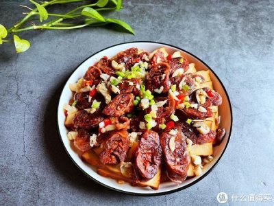​腊肠最简单又美味的吃法，配它蒸一蒸，无油无盐很健康，越吃越香