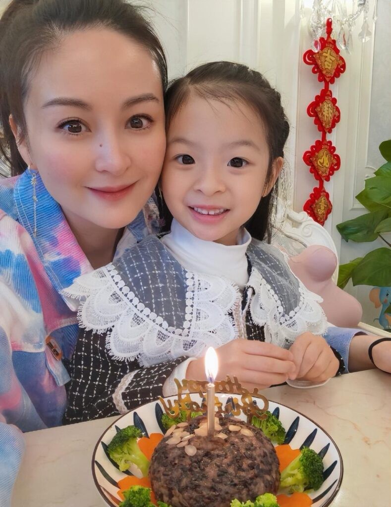 戴娇倩个人资料_女儿安欣有多大了