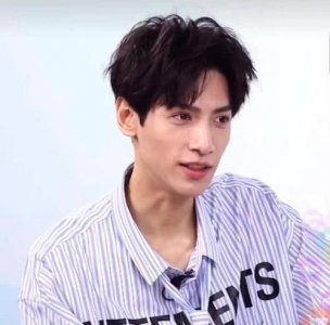 ​罗云熙整容前后，罗云熙有没有整容呀