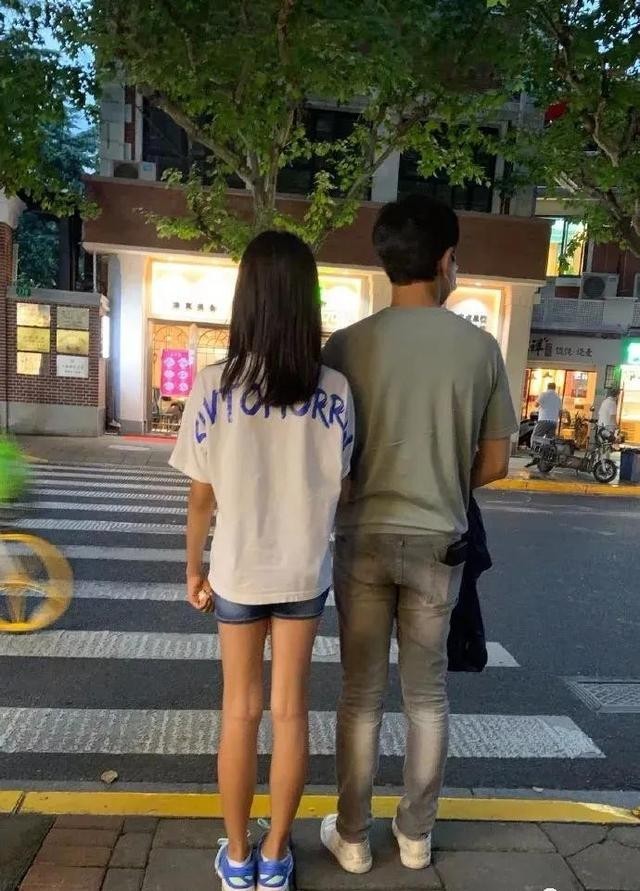 佟大为的身高大曝光（佟大为腿跟12岁的女儿差不多长）