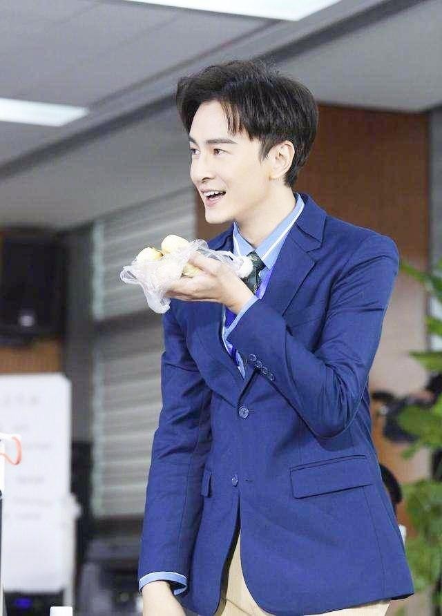 郑元畅入伍时间（18岁摆地摊20岁模特21岁演员）