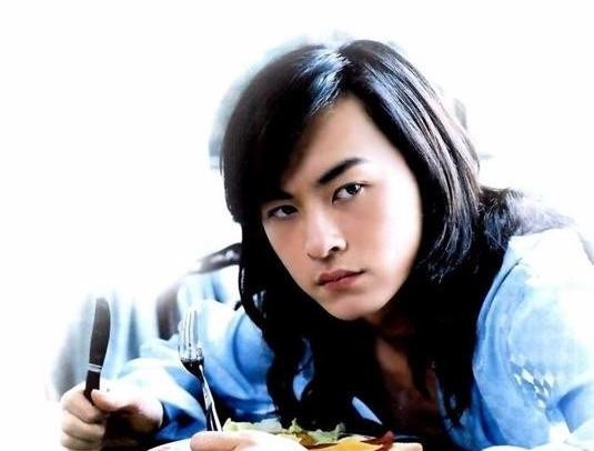 郑元畅入伍时间（18岁摆地摊20岁模特21岁演员）