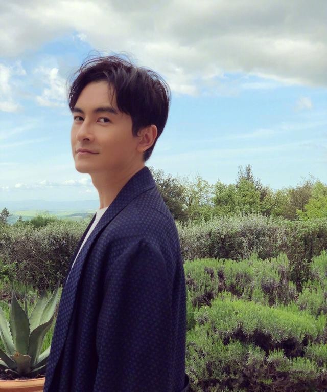 郑元畅入伍时间（18岁摆地摊20岁模特21岁演员）