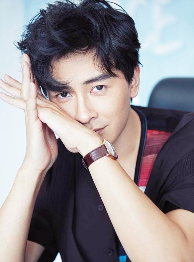 郑元畅入伍时间（18岁摆地摊20岁模特21岁演员）