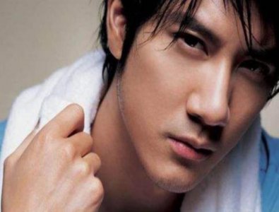 ​李云迪王力宏热吻（王力宏与李云迪飞吻）
