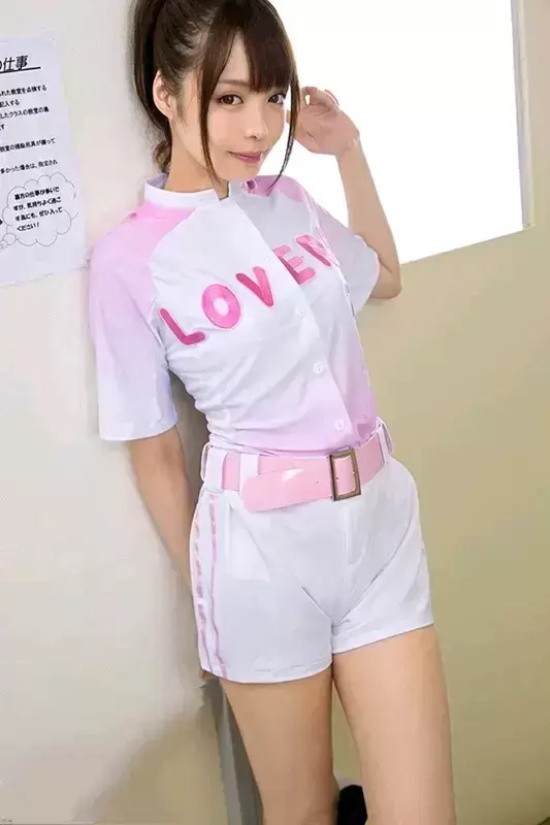 暗黑桥本环奈凰香奈芽写真分享，自古红颜多薄命！