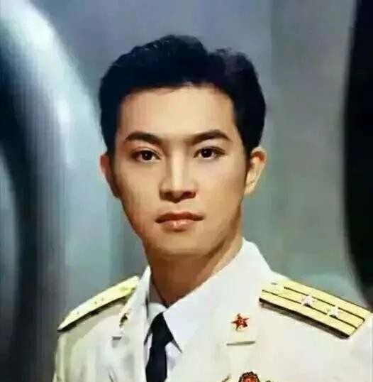 有军方背景的明星（军人出身的演员大盘点）