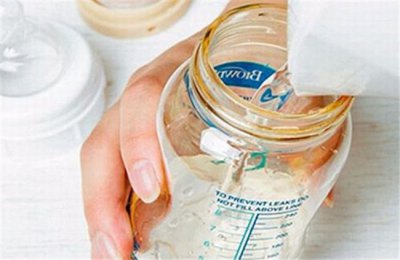 ​奶粉用多少度的水冲泡 40-50摄氏度的水最好
