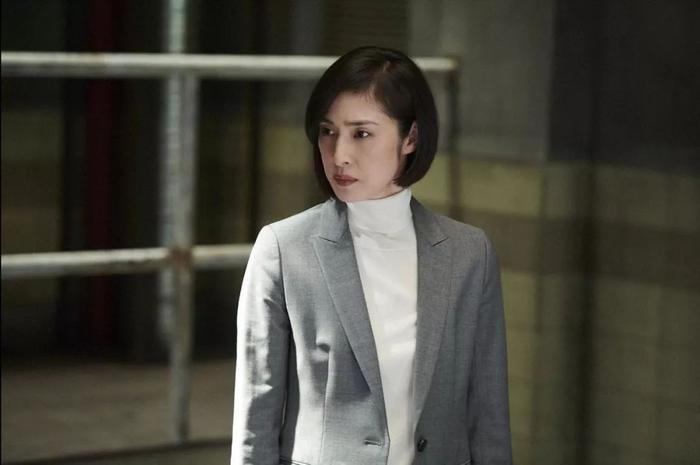 天海女王再次剪短发出演，收视率创年度开播最佳
