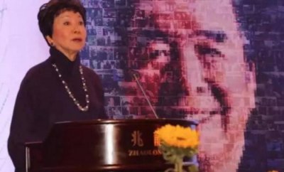 ​父亲比李嘉诚还有钱，她还精通7国语言，最后却嫁给了一个外国人