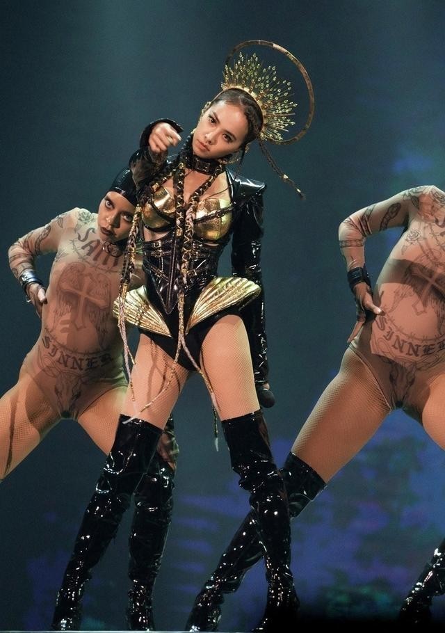 蔡依林唱倒带哭的那一场（蔡依林演唱会感性落泪）