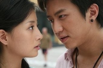 殷桃与邓超余少群的吻戏 主角对这些没什么感觉