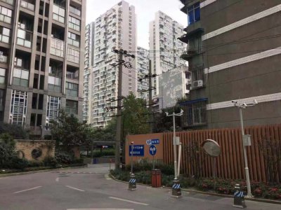 ​成都一小区装高空抛物摄像头，镜头朝天，可自动报警，业主：支持