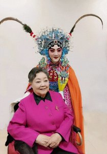 ​坎坷的豫剧名家马金凤：永远的“穆桂英”，两场婚姻4个儿女