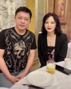 ​何政军妻子（与何政军演夫妻被催婚）