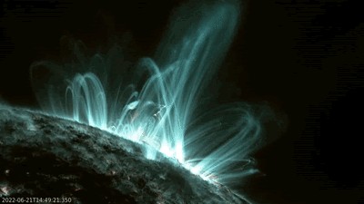 太阳黑子AR3038在本周急剧增长 或引发指向地球的大型耀斑