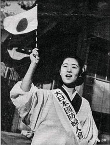 ​身着和服的日本“昭和烈女”