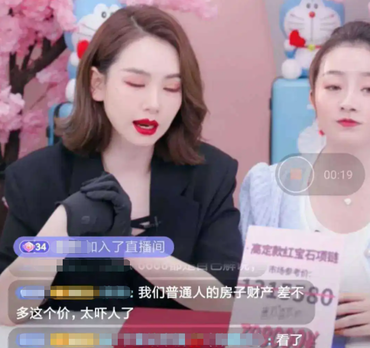 戚薇简介个人资料（“富婆”戚薇，古董香水收藏家，进口矿泉水冲奶粉，她是有何底气）
