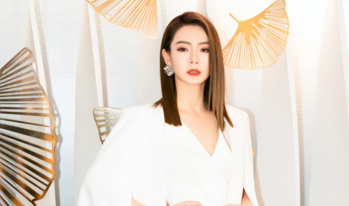 戚薇简介个人资料（“富婆”戚薇，古董香水收藏家，进口矿泉水冲奶粉，她是有何底气）