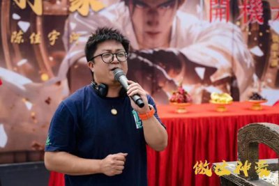 ​我，80后导演，刚开始当群演，一场戏下来只有20多块钱，生活很苦