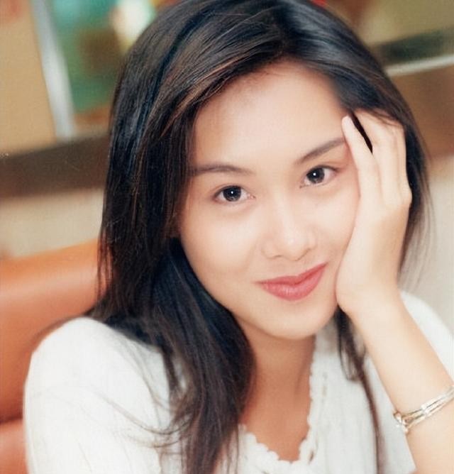 周星驰的老婆是谁（星爷近况风华依旧）