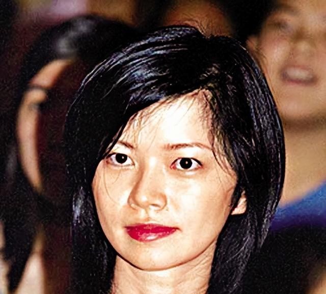 周星驰的老婆是谁（星爷近况风华依旧）