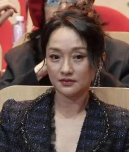 ​突然就变老了！9位明星的断崖式衰老，揭示岁月无情的残酷真相