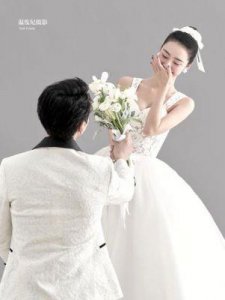 ​黄依汶：从“少男杀手”到幸福人妻的华丽蜕变与人生智慧